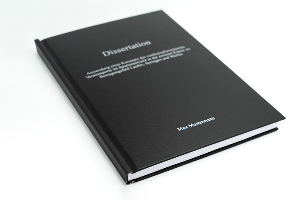 Hardcover: schwarz mit silberner Prägung